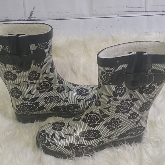 Capelli black lace/ rose print insulated adjustable boots sz. 10 - Picture 3 of 6